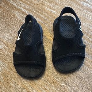 Nike Infant/Baby Black Sandals Size 4C